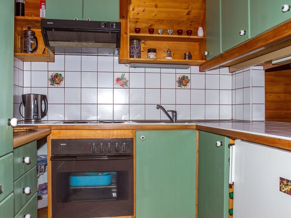 Countertop, Cabinetry, Furniture, Sink, Kitchen Sink, Kitchen, Tap, Kitchen Stove, Wood, Interior Design