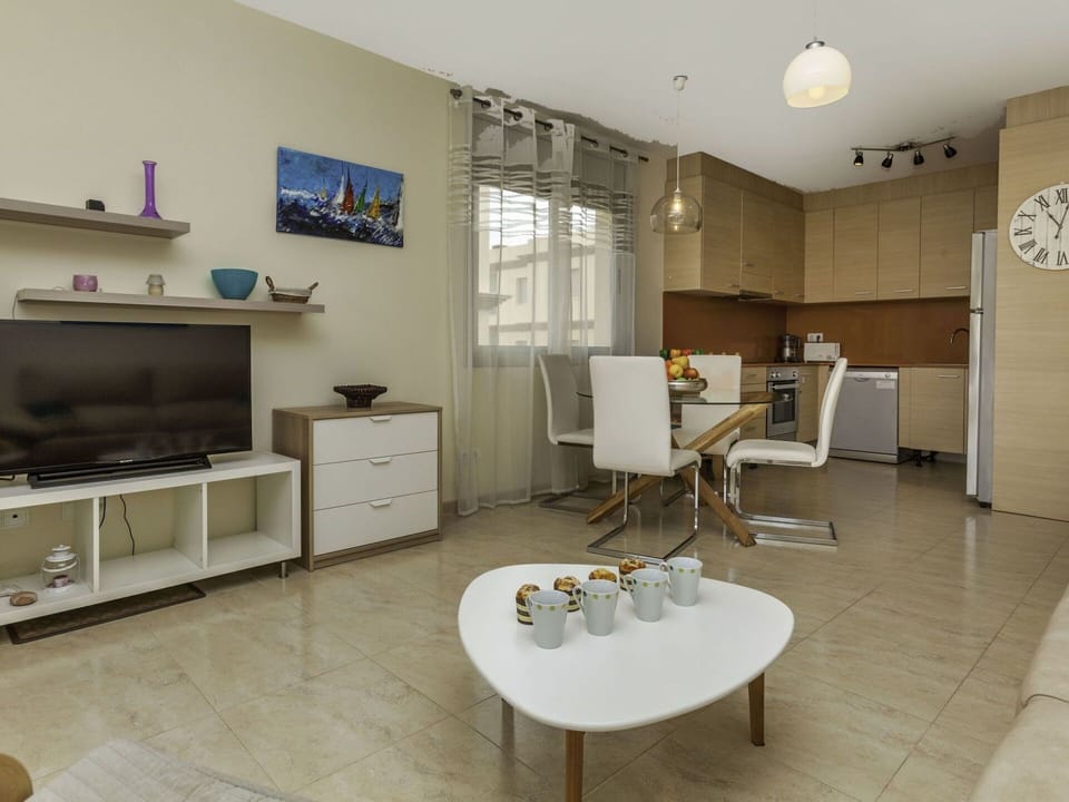 Cabinetry, Property, Furniture, Table, Countertop, Drawer, Interior Design, Kitchen, Building, Kitchen Stove