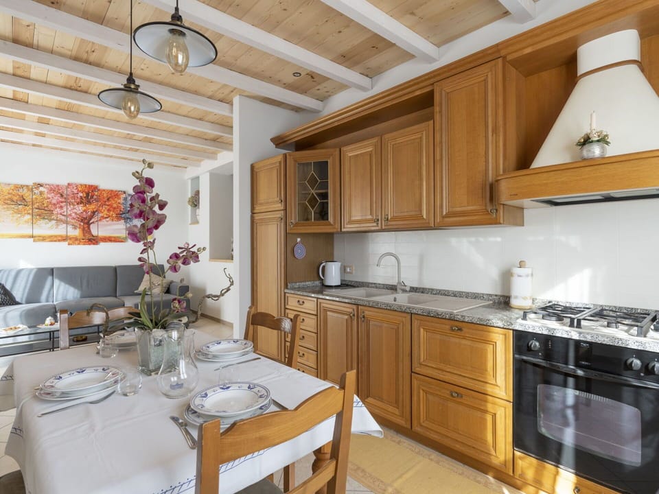 Cabinetry, Property, Furniture, Table, Countertop, Interior Design, Wood, Flooring, Architecture, Floor