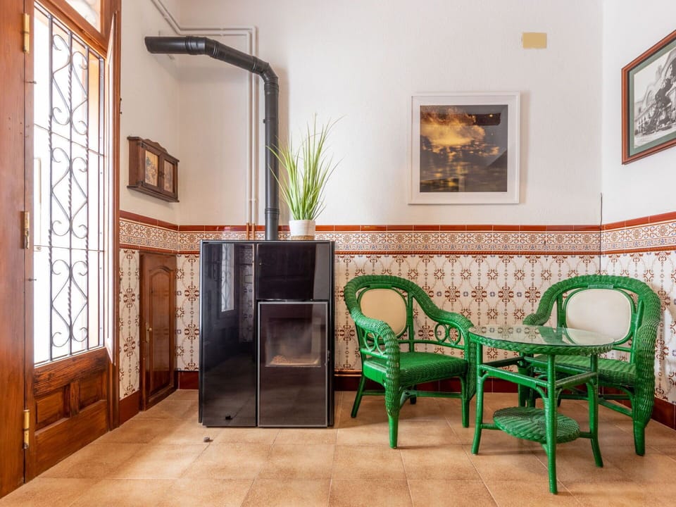 Furniture, Property, Table, Picture Frame, Green, Building, Wood, Interior Design, Floor, Flooring