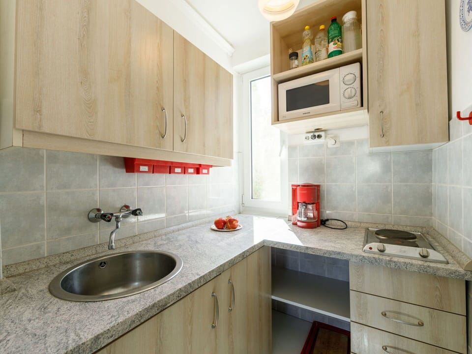 Brown, Tap, Countertop, Kitchen Sink, Sink, Cabinetry, Furniture, Property, Building, White