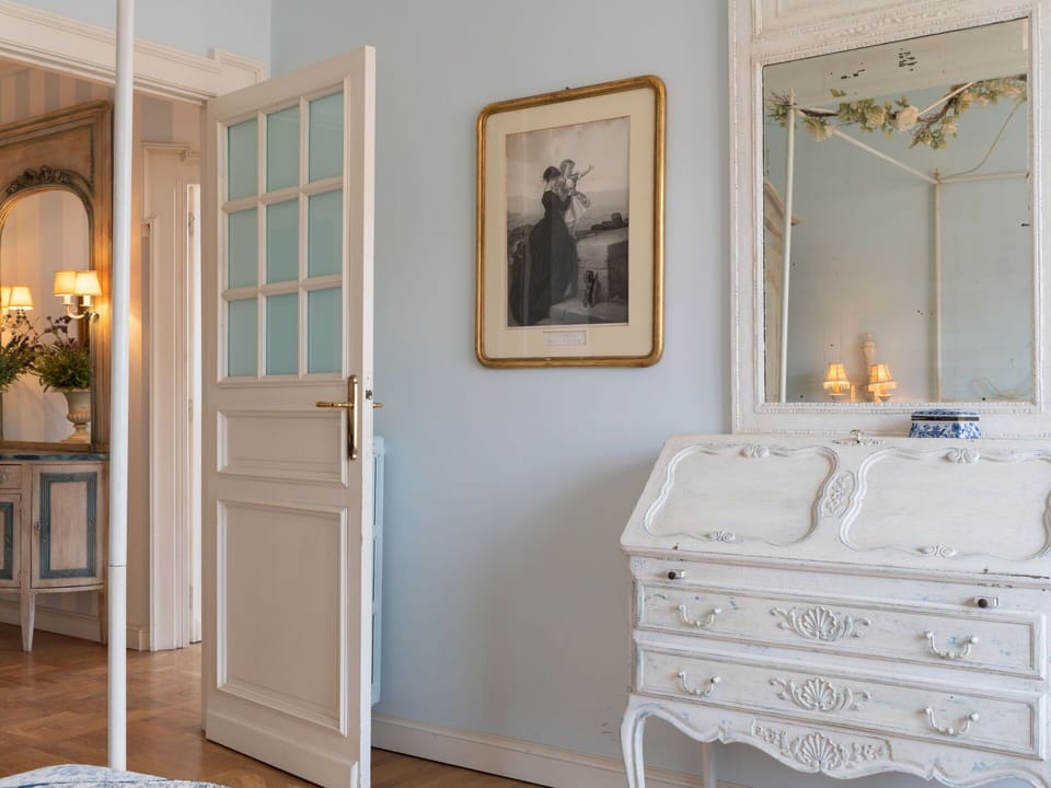 Furniture, Picture Frame, Mirror, Wood, Lighting, Interior Design, Cabinetry, Drawer, Door, Floor