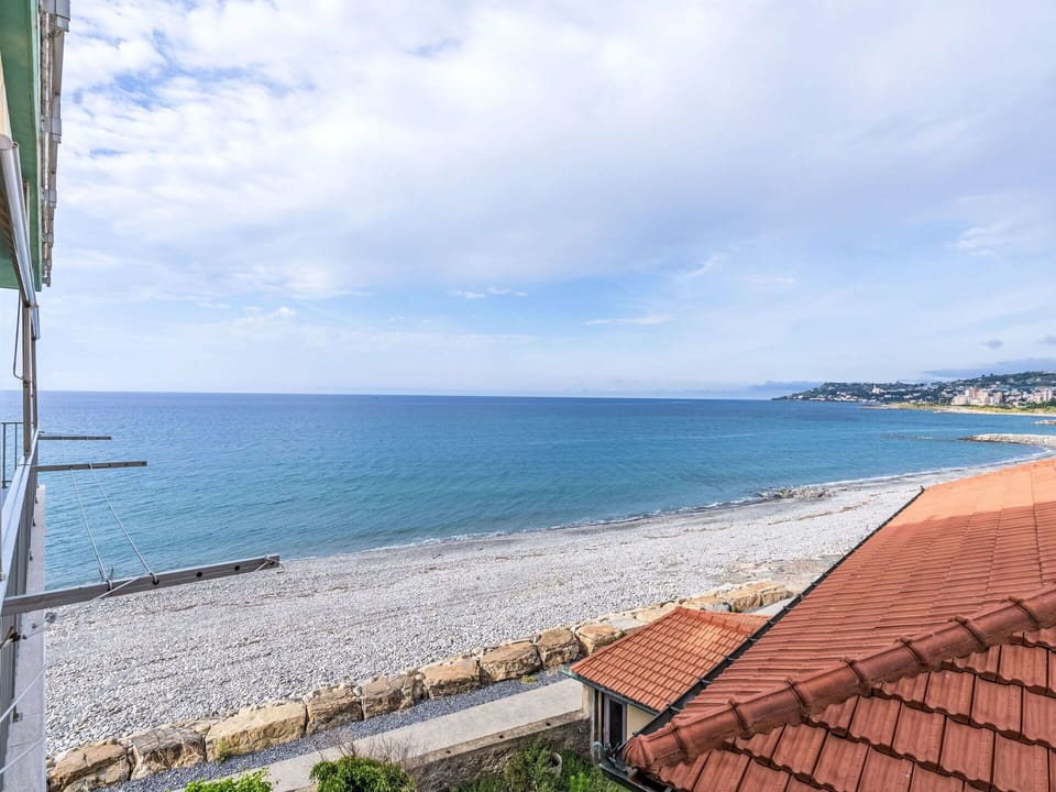 Sky, Cloud, Water, Building, Plant, Azure, Wood, Coastal And Oceanic Landforms, Horizon, Real Estate