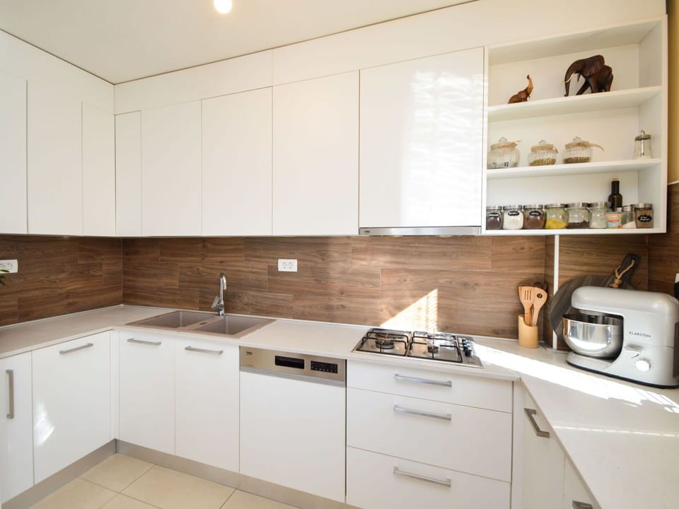 Cabinetry, Countertop, Kitchen Sink, Property, Sink, Furniture, Building, Tap, White, Kitchen Stove