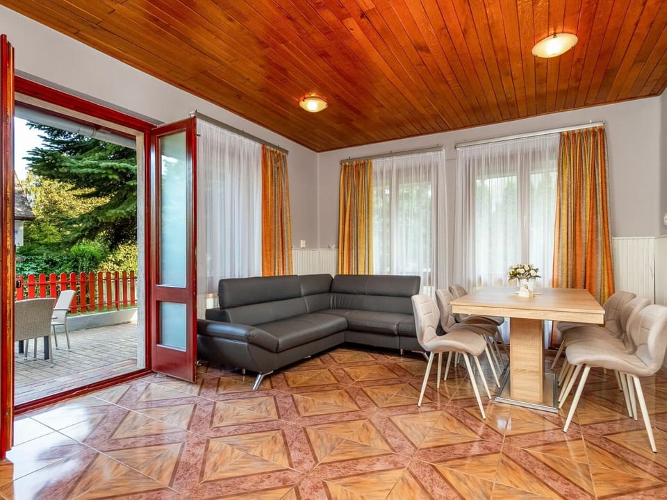 Furniture, Property, Couch, Building, Comfort, Wood, Plant, Interior Design, Lighting, Shade