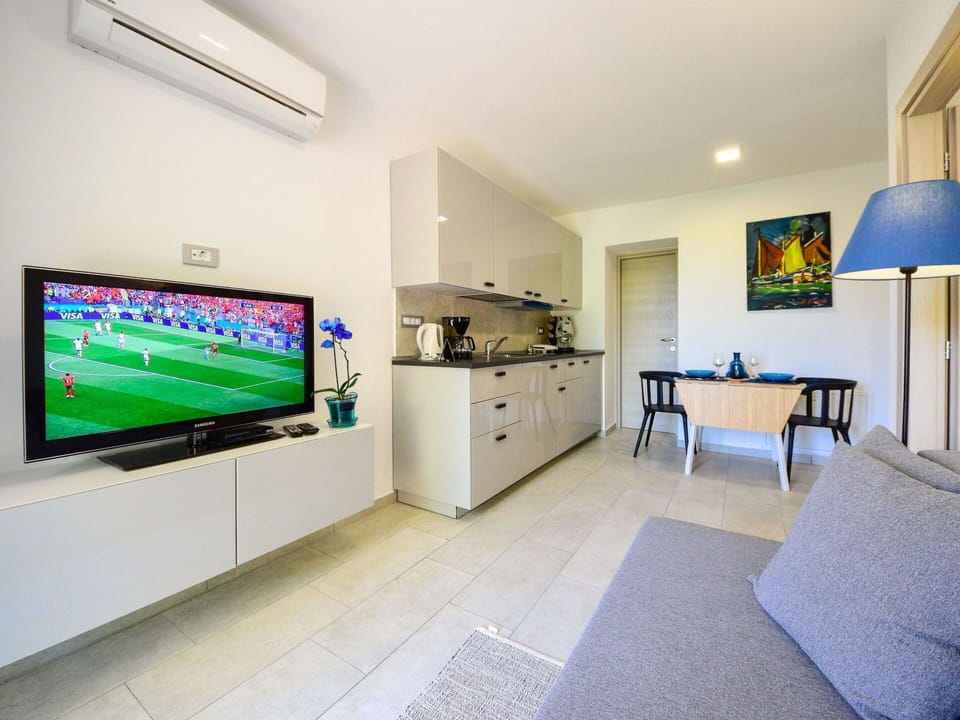 Room, Property, Building, Furniture, Interior Design, Living Room, Real Estate, House, Ceiling, Floor