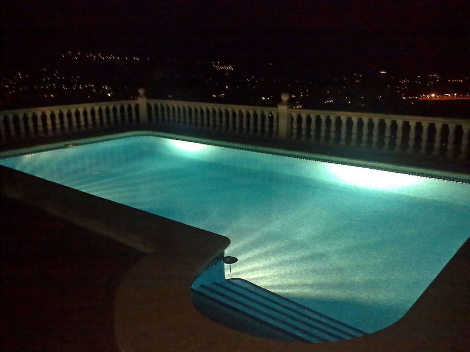 Water, Property, Swimming Pool, Building, Rectangle, Azure, Architecture, Aqua, Composite Material, Tints And Shades