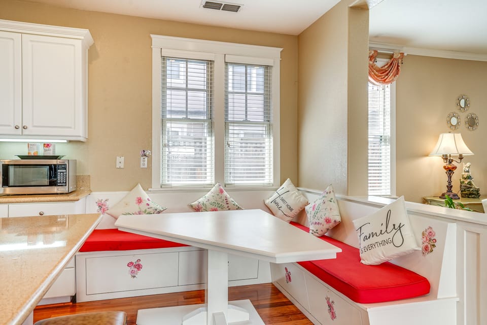 Breakfast Nook | 1st Floor