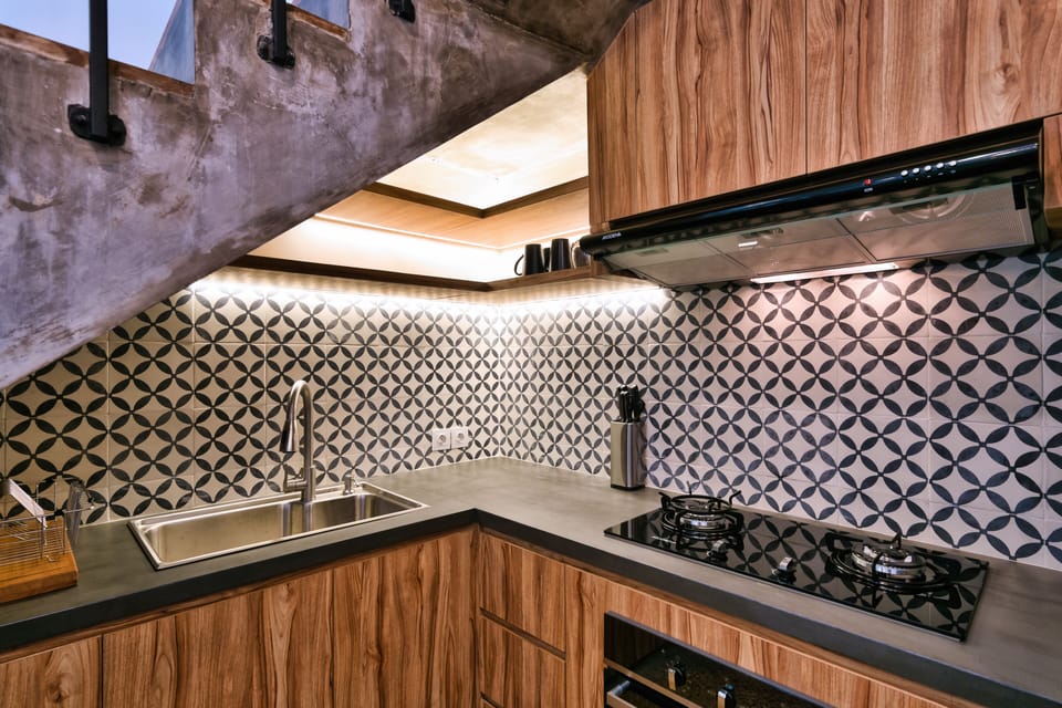 Deluxe Villa | Private kitchen | Fridge, oven, electric kettle, cookware/dishes/utensils