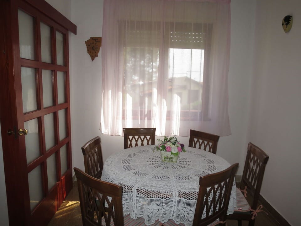 Table, Furniture, Property, Chair, Plant, Window, Textile, Interior Design, Curtain, Wood