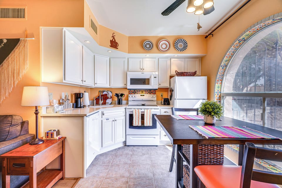 Kitchen | Single-Story Home | Central Air Conditioning/Heat | Free WiFi