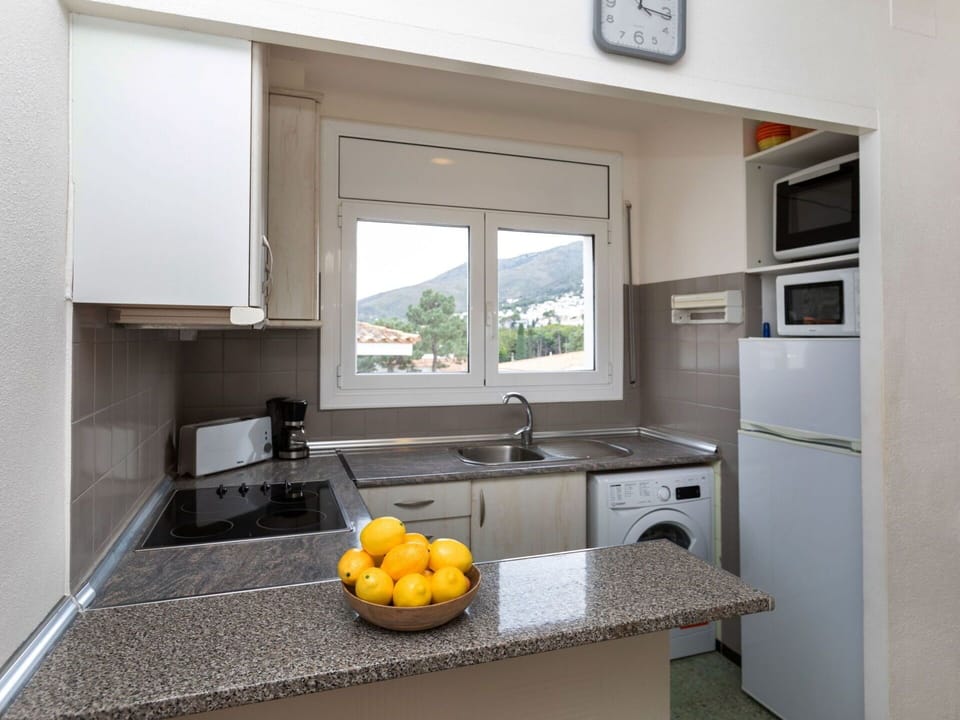 Kitchen Sink, Cabinetry, Countertop, Property, Sink, Tap, Window, Kitchen, Kitchen Stove, Interior Design