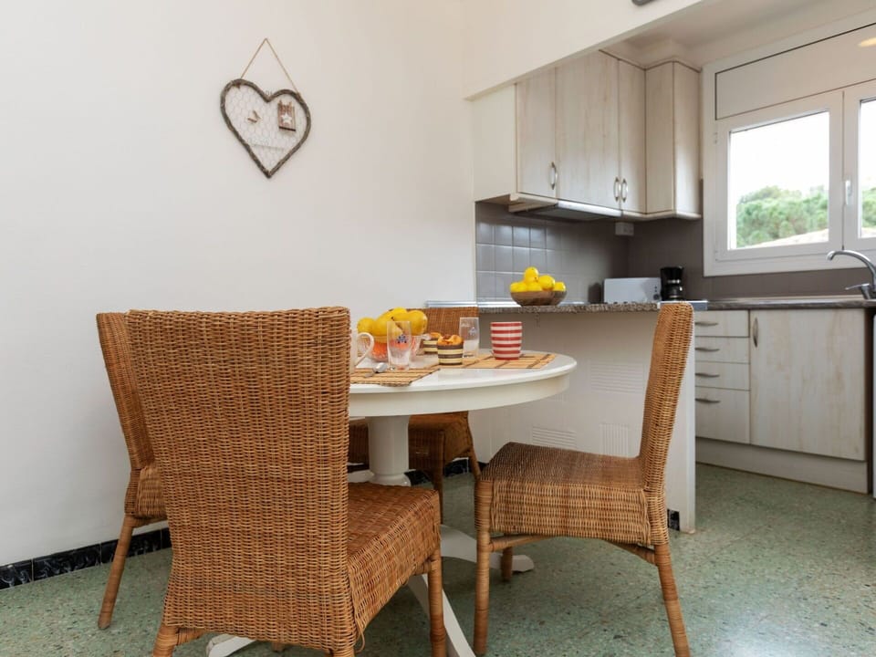 Furniture, Property, Cabinetry, Window, Countertop, Wood, Interior Design, Table, Chair, Floor