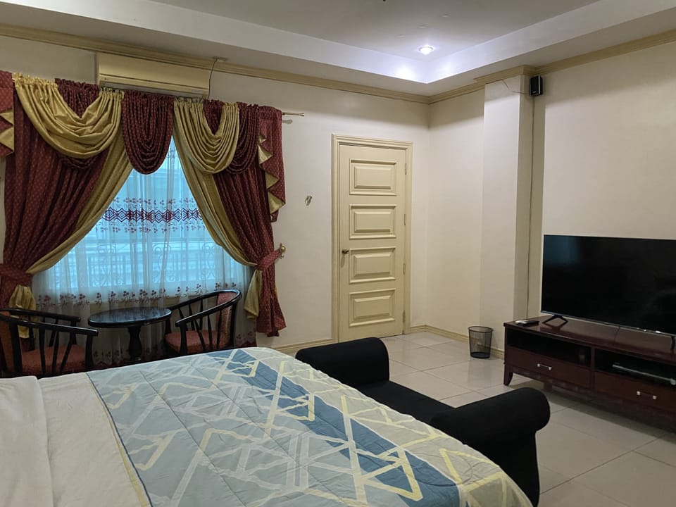 Deluxe Condo | 1 bedroom, in-room safe, free WiFi