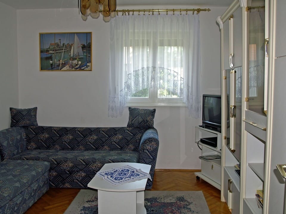 Couch, Property, Furniture, Picture Frame, Window, Table, Comfort, Living Room, Wood, Interior Design