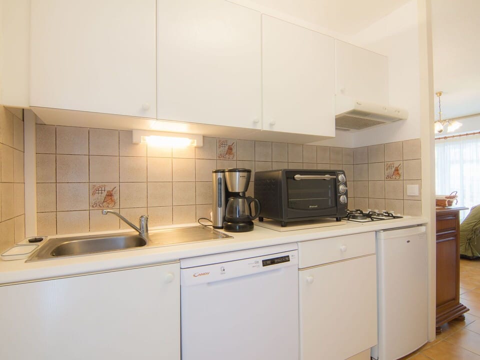 Cabinetry, Kitchen Sink, Countertop, Sink, Kitchen Stove, Kitchen Appliance, Home Appliance, Tap, Kitchen, Building