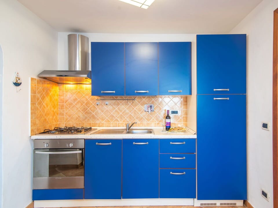 Sink, Cabinetry, Tap, Building, Furniture, Azure, Plumbing Fixture, Countertop, House