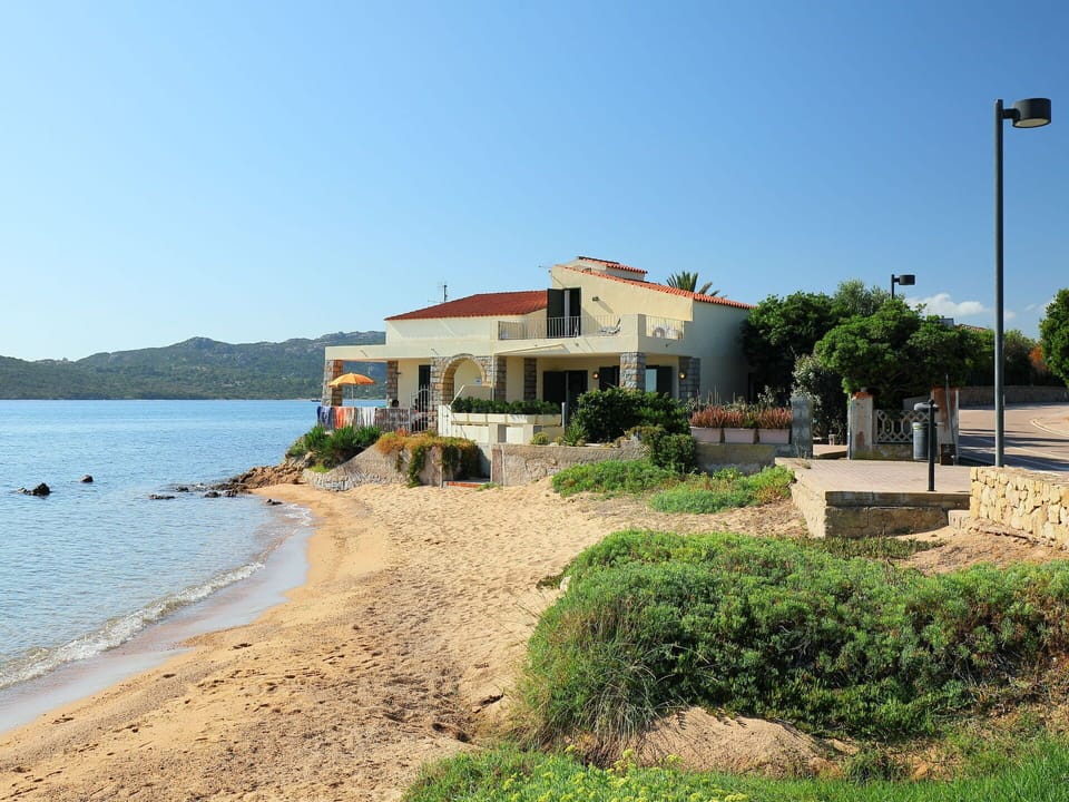 Water, Sky, Building, Property, Plant, Street Light, Beach, House, Body Of Water, Tree