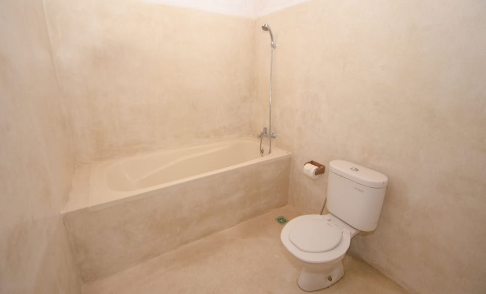 Superior Room | Bathroom | Free toiletries, hair dryer, towels
