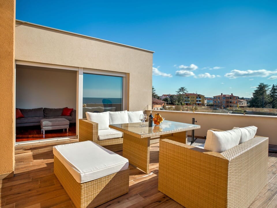 Sky, Couch, Cloud, Shade, Wood, Outdoor Furniture, Chair, Living Room, Rectangle, Table