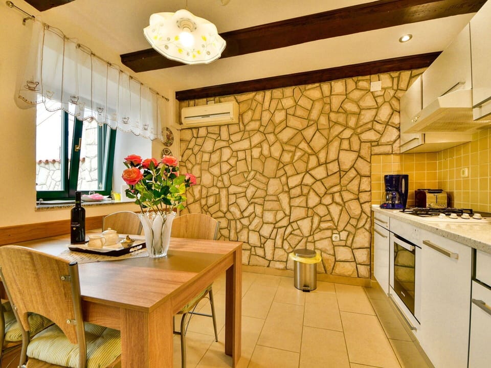 Table, Property, Cabinetry, Furniture, Flower, Plant, Countertop, Interior Design, Lighting, Wood