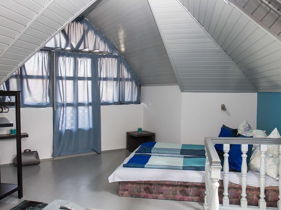 Building, Property, Window, Wood, Couch, Shade, Interior Design, Architecture, House, Floor