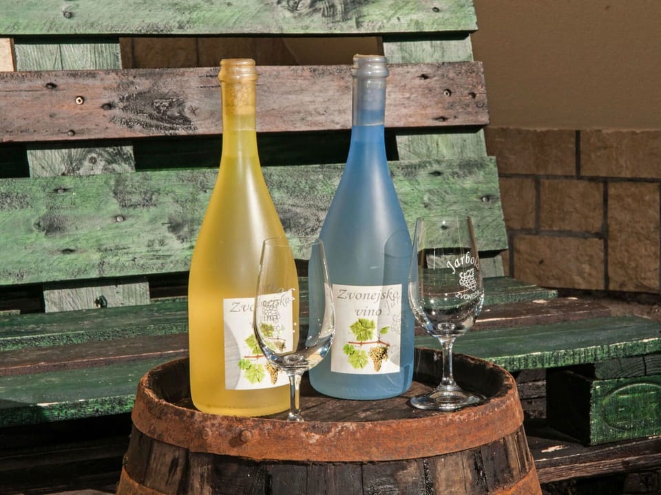 Bottle, Drinkware, Wood, Glass Bottle, Wine, Drink, Barware, Wine Bottle, Gas