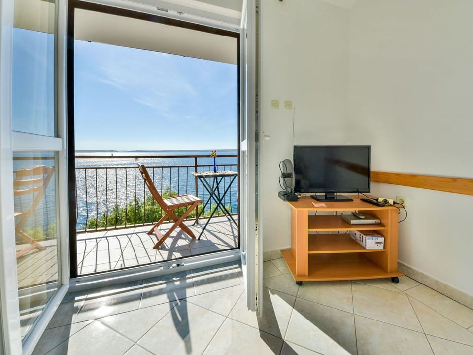Furniture, Cabinetry, Television, Building, Interior Design, Wood, Shade, Comfort, Floor, Sky