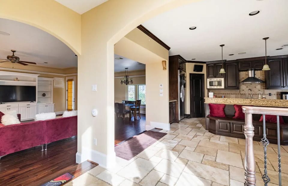 Luxury Villa | Living area | Computer monitors, printers