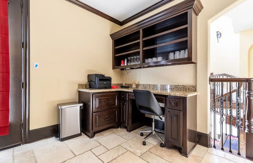 Luxury Villa | Living area | Computer monitors, printers