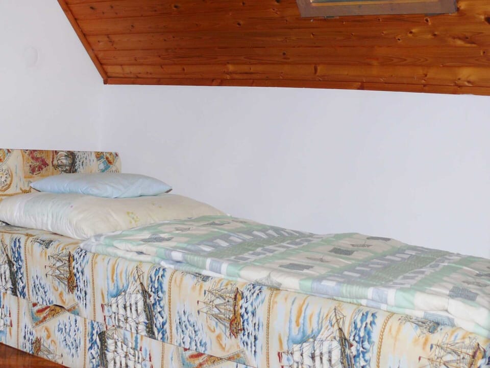 Furniture, Building, Wood, House, Window, Flooring, Floor, Hardwood, Rectangle, Wood Stain