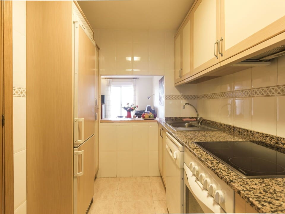 Tap, Cabinetry, Kitchen Sink, Countertop, Sink, Plumbing Fixture, Building, Wood, House, Kitchen