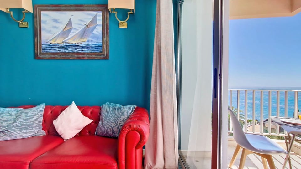 Coastal apartment with cozy living room and stunning ocean-view balcony, offering serene relaxation and beautiful vistas. #oceano #vistamar #apartment