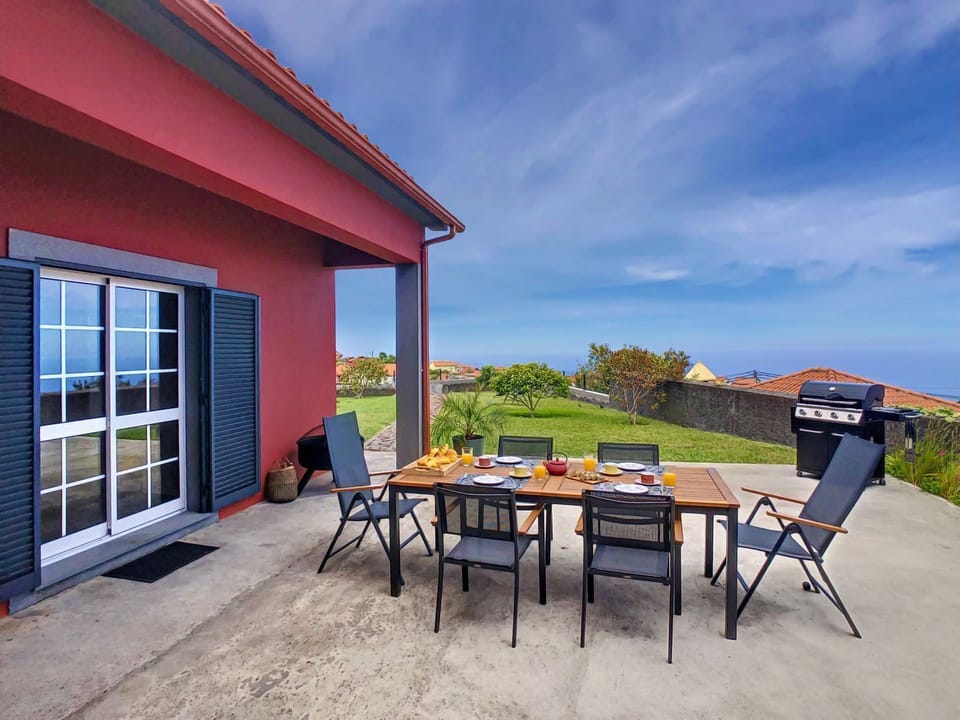 Savor a delightful outdoor breakfast, embracing nature's beauty in Porto Moniz. #breakfast #outdoorfurniture #family #bbq #oceanview