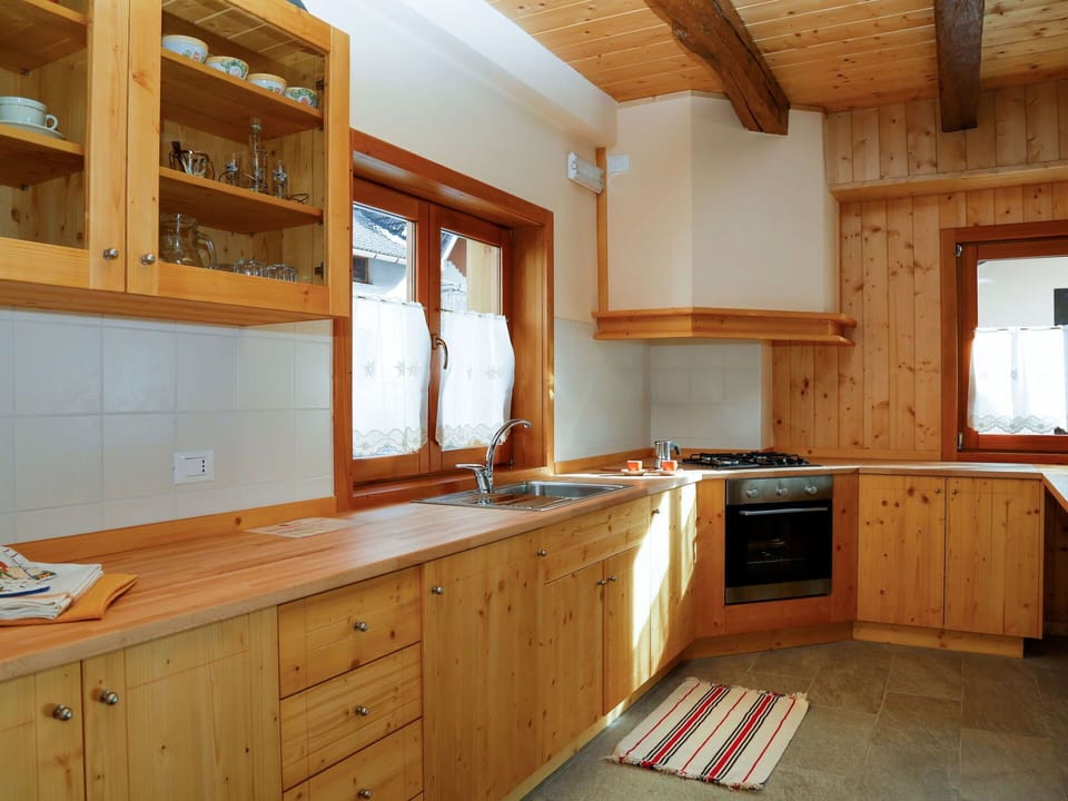 Cabinetry, Countertop, Property, Furniture, Building, Drawer, Wood, Kitchen, Interior Design, Lighting