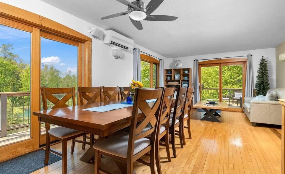 Spacious dining room