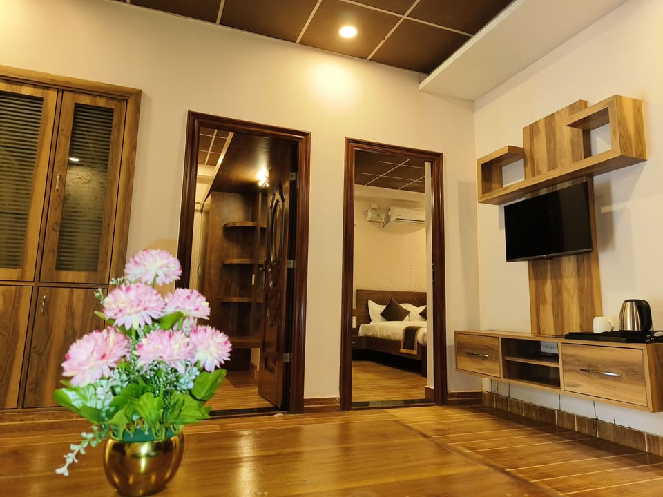 Minibar, free WiFi, bed sheets
