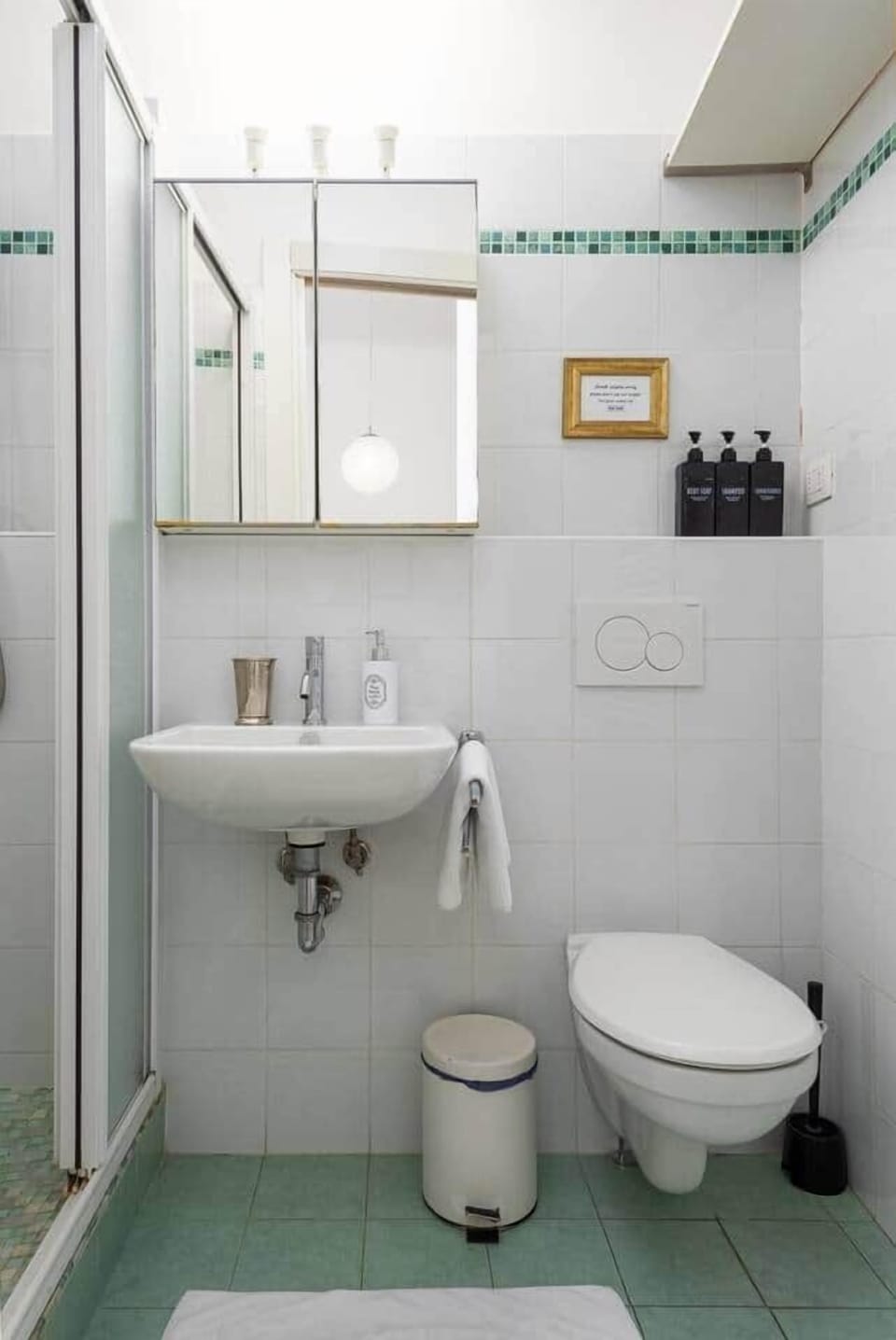 “Sublime Home” – Angolo di charme nel cuore di Firenze Nel pieno centro di Firenze, Sublime Home è l’appartamento perfetto per chi cerca un’oasi di charme e intimità. Le due eleganti camere matrimoniali, ciascuna con il proprio bagno privato, sono cu