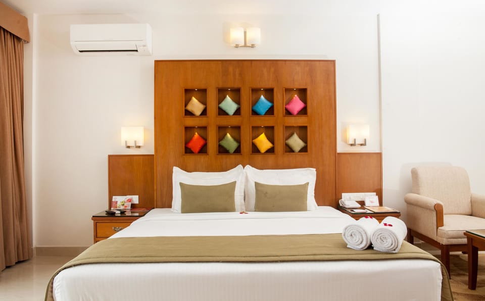 Premium Room, 1 King Bed, Accessible, Valley View | 1 bedroom, premium bedding, pillowtop beds, minibar