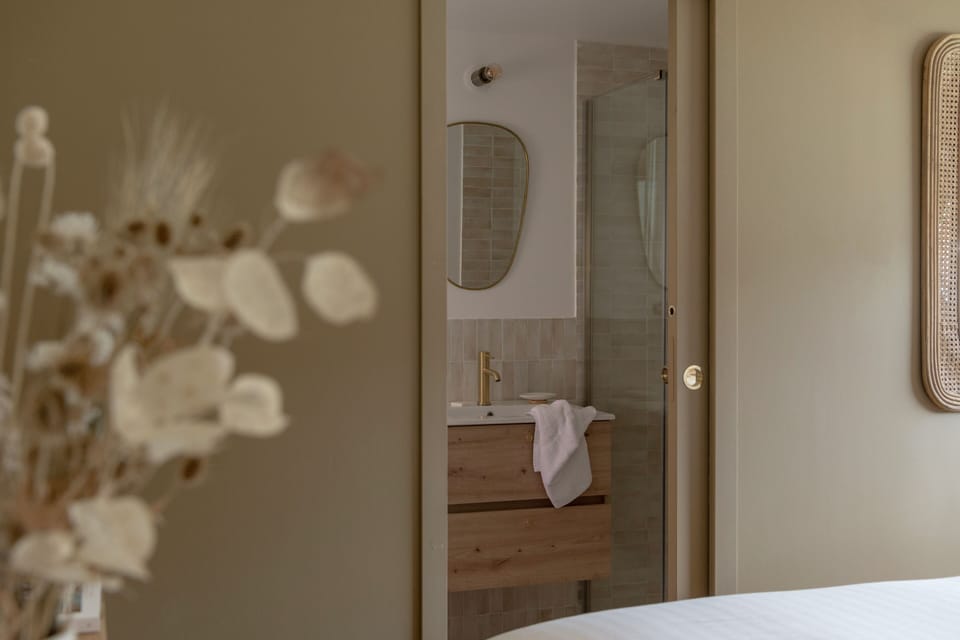 Premium Room | In-room safe, desk, laptop workspace, soundproofing
