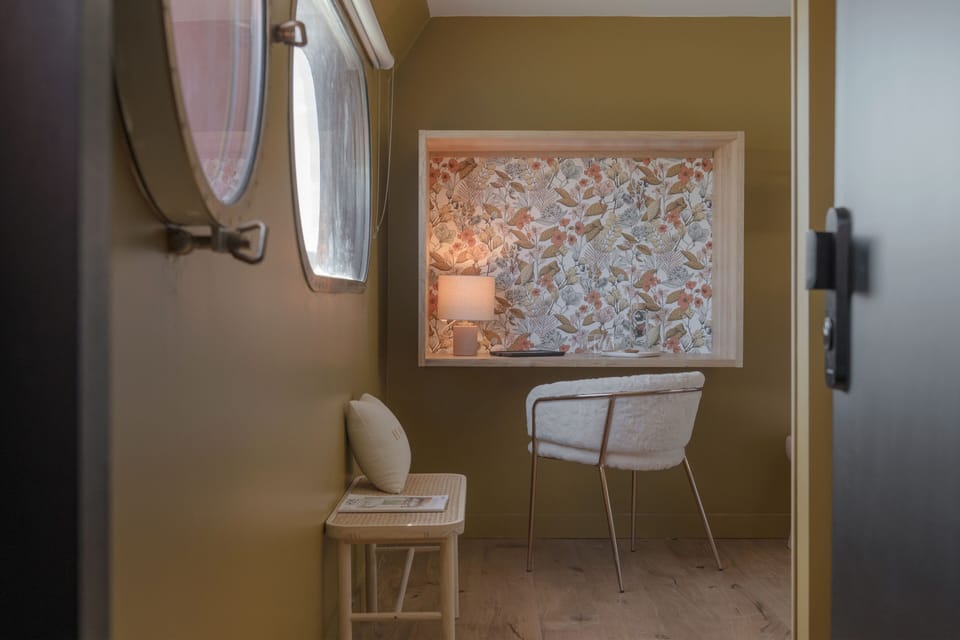 Premium Room | In-room safe, desk, laptop workspace, soundproofing