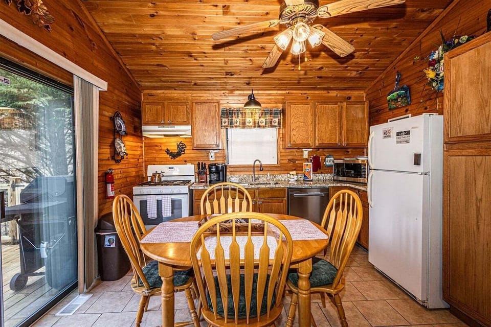 Fully equipped kitchen and dining space at Blue Mist Mountain Retreat with wood cabinetry and table seating for home-cooked meals.