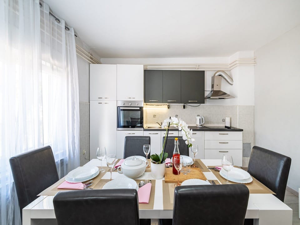 Villa (Five Bedroom Villa with Swimming Pool) | Dining room