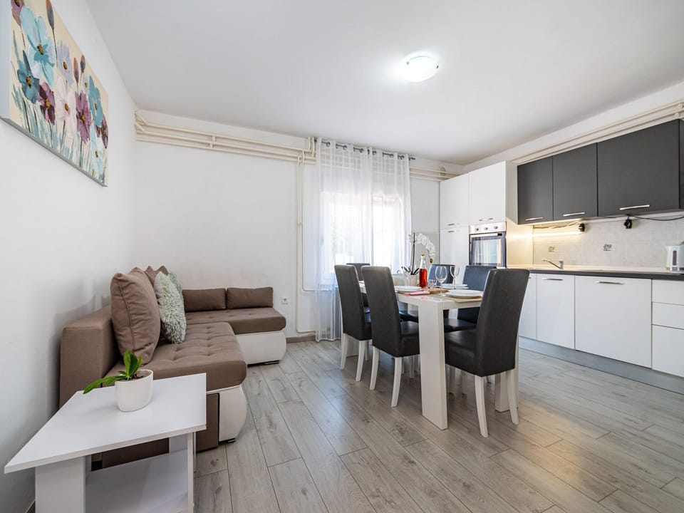 Villa (Five Bedroom Villa with Swimming Pool) | Dining room
