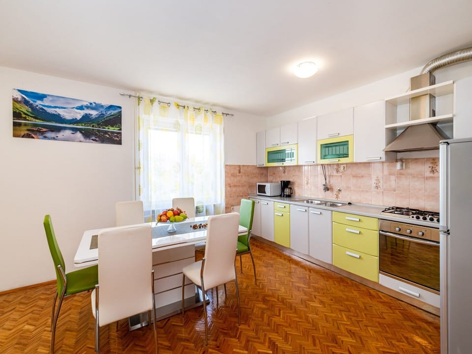 Villa (Five Bedroom Villa with Swimming Pool) | Dining room