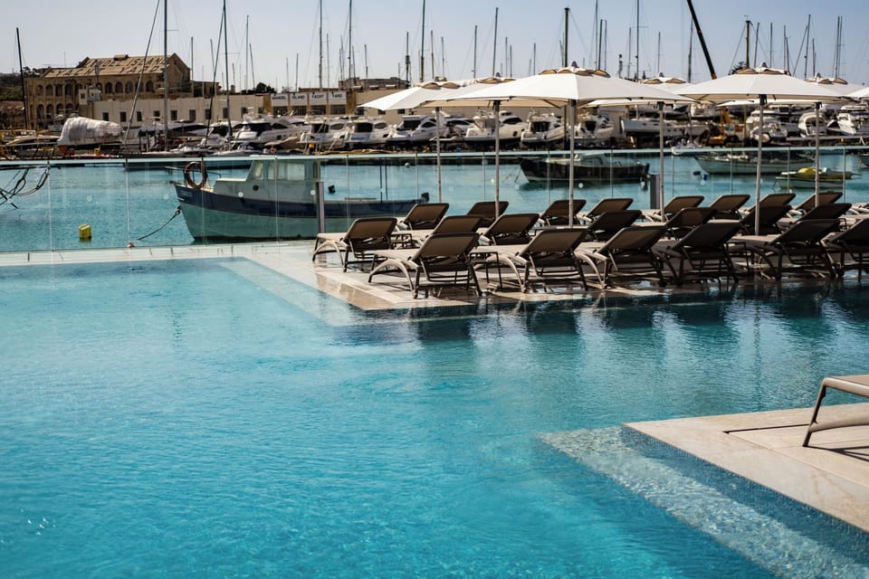 Seasonal outdoor pool, pool umbrellas, sun loungers