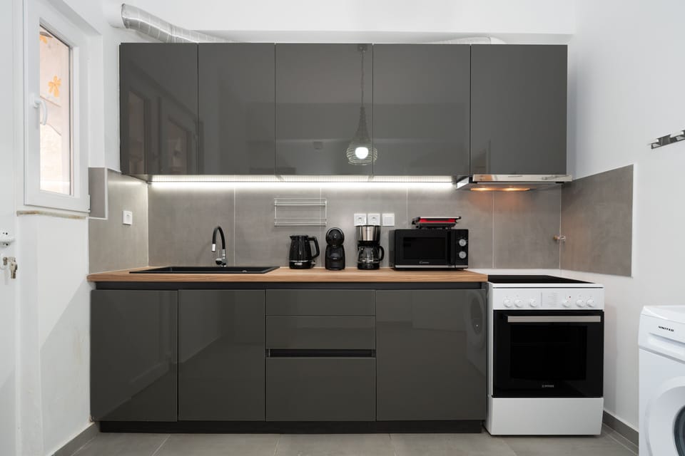 Superior Apartment | Private kitchen | Fridge, microwave, oven, stovetop