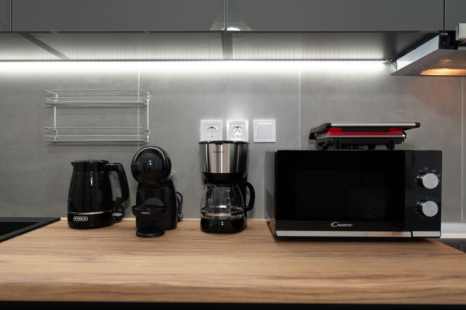 Superior Apartment | Private kitchen | Fridge, microwave, oven, stovetop