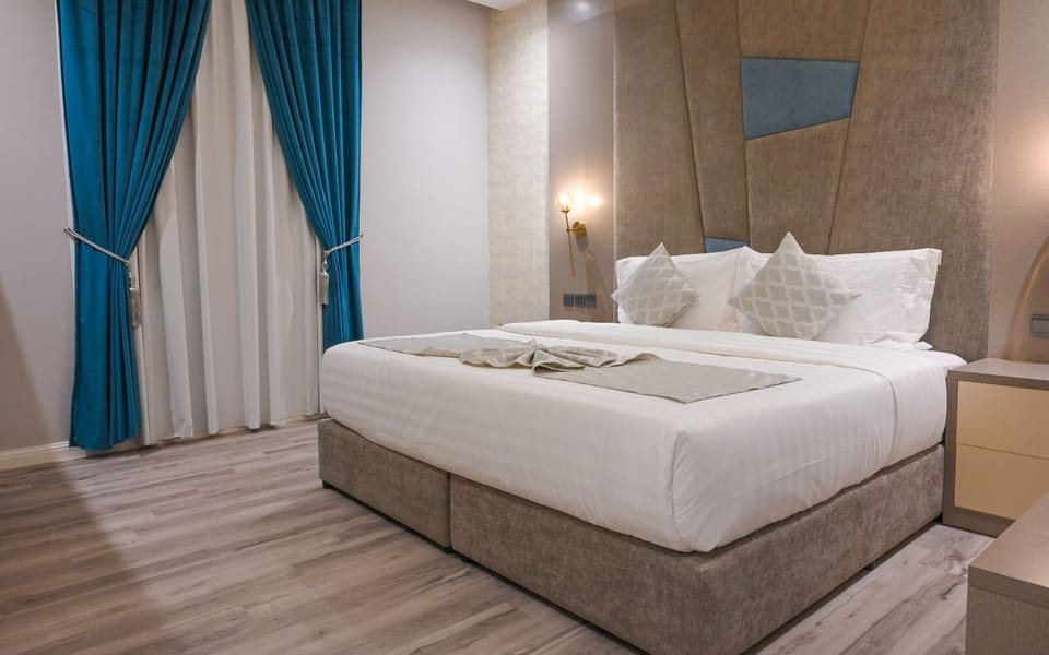 Studio | In-room safe, blackout drapes, iron/ironing board, free WiFi