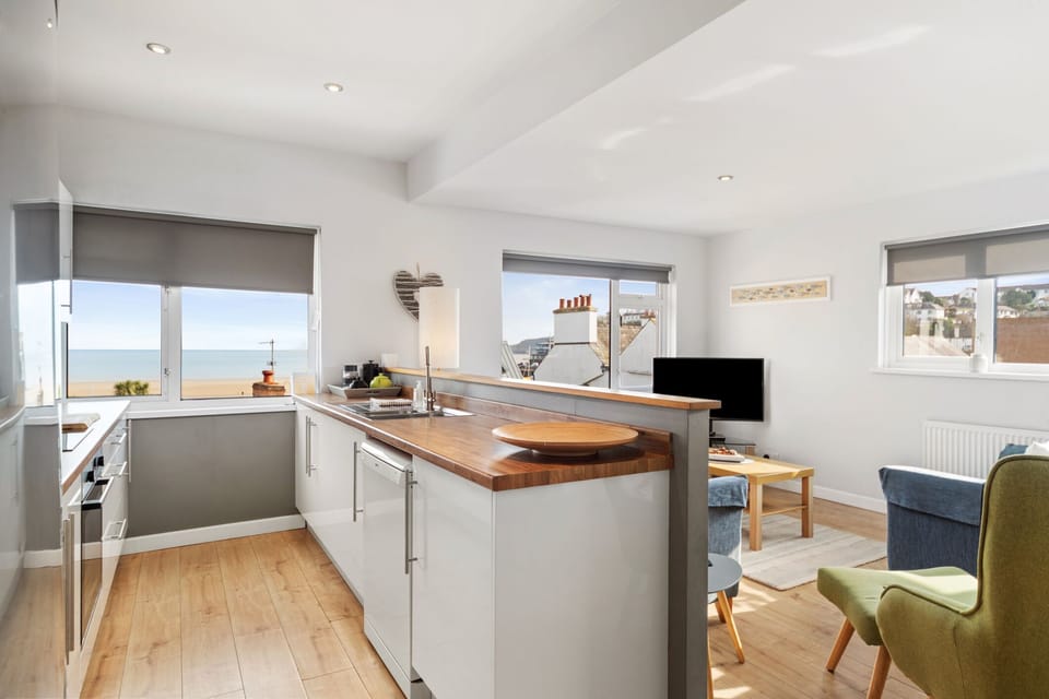 Beautiful sea views, Central